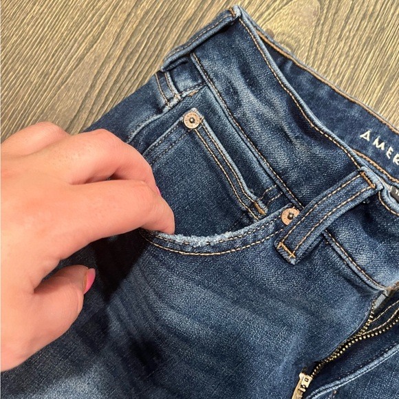 American Eagle Midi Boyfriend Shorts Cuffed Cut Off Denim Dark Wash Size 8 - Picture 3 of 8